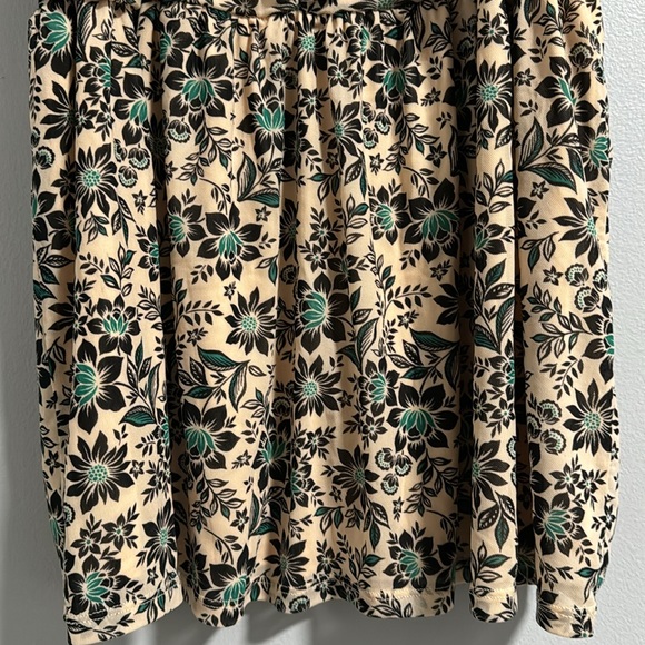 Beautiful Torrid tank with ruching on chest - Picture 3 of 7